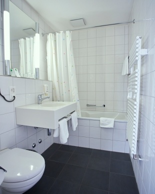 hotel bristol zurich bathroom bathtub